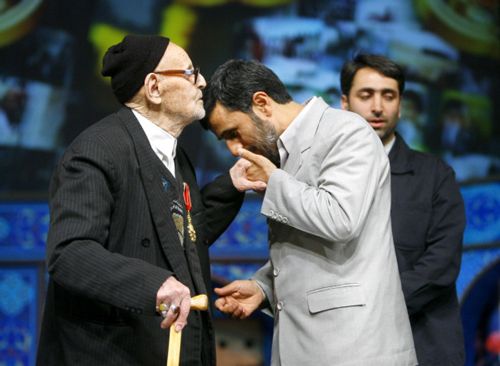 نیم نگاهی به پادفرهنگِ احمدی نژادی