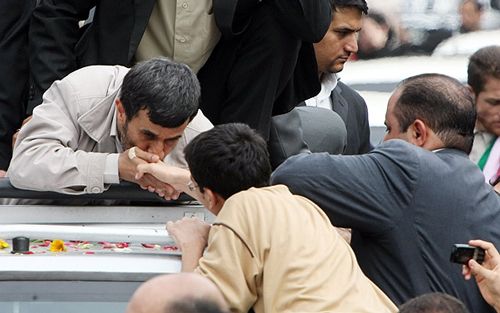 نیم نگاهی به پادفرهنگِ احمدی نژادی