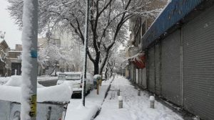 بارش برف تهران را سفید پوش کرد.