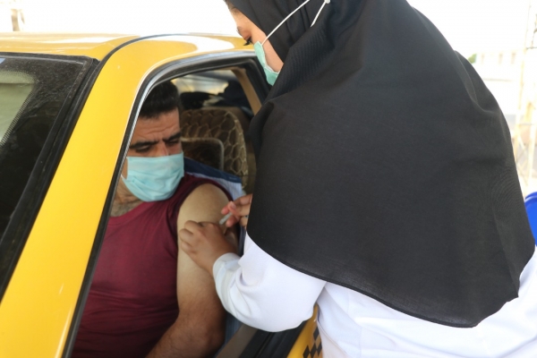 مرحله نخست واکسیناسیون رانندگان ناوگان حمل و نقل عمومی شیراز آغاز شد