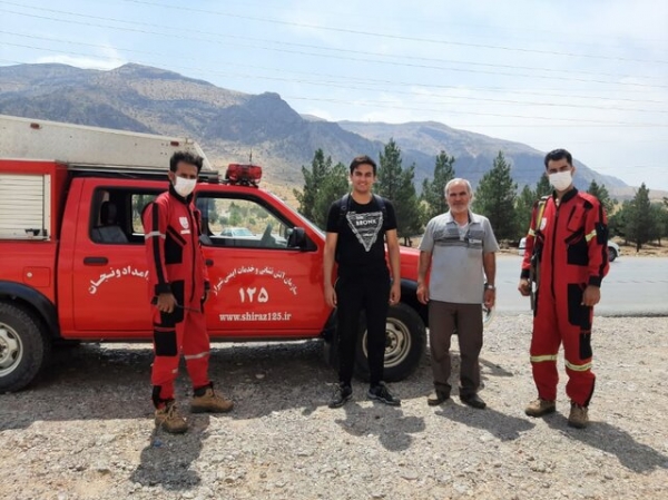 با تلاش آتش نشانان دو کوهنورد در ارتفاعات دراک نجات یافتند