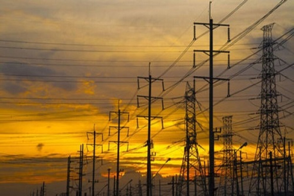 پایداری شبکه تامین و انتقال برق در استان فارس و جنوب کشور به رغم گرمای بی سابقه و افزایش مصرف