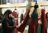نشان «دیبا» نشانی برای رویدادهای فرهنگی و هنری مد و لباس فارس است
