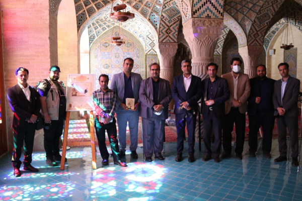 اثر مرتضی کشاورز شاعر  فارسی در مسجد نصیرالملک شیراز رونمایی شد