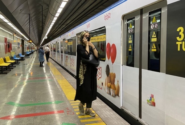 همزمان با دهه کرامت صلوات خاصه حضرت شاهچراغ (ع) در ایستگاه های مترو شیراز پخش شود
