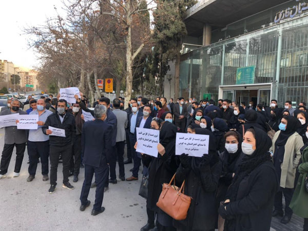 اعتراض کارکنان راه و شهرسازی فارس / ما خواهان دستمزد عادلانه هستیم