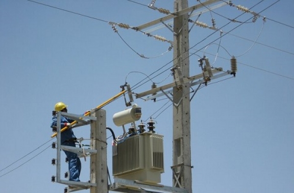 در سال جاری  ۲۰۰ کیلومتر شبکه برق در فارس بهینه سازی شد