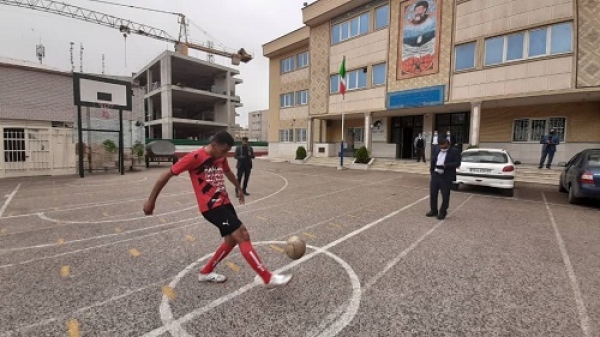 ثبت رکورد روپایی با توپ داژبال و راگبی توسط ورزشکار فارسی