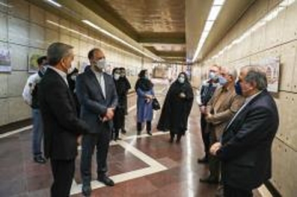 برپایی نمایشگاه «رنگی از شرق» در ایستگاه متروی نمازی شیراز