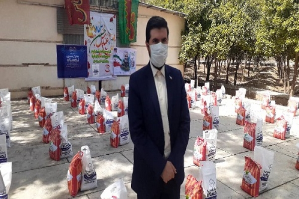 توزیع بسته های معیشتی بین خانواده های آسیب دیده از کرونا در شیراز