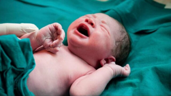 نوزاد پسر در منزل به کمک پرسنل اورژانس داراب متولد شد