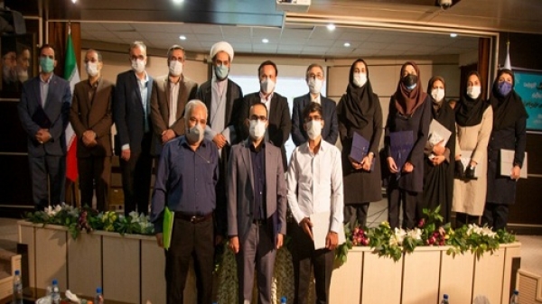 تقدیر از ۲ مدرس مرکز آموزش علمی کاربردی هلال احمر در شیراز