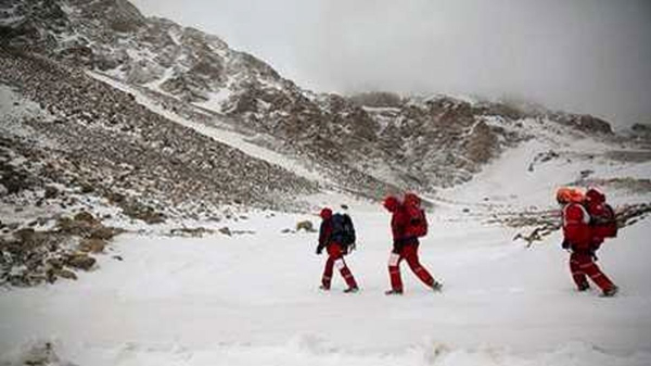 نجات سه کوهپیما از یخ زدگی در کوه‌های شیراز