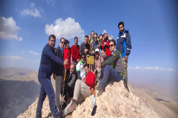 کوهنوردان سازمان صمت فارس بر فراز قله رنج