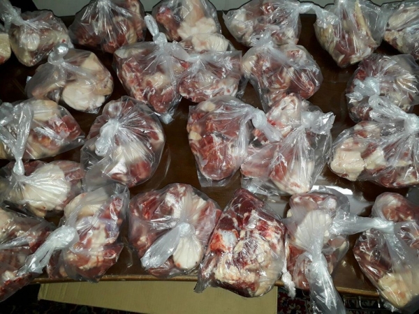 توزیع گوشت گرم در بین نیازمندان شیراز
