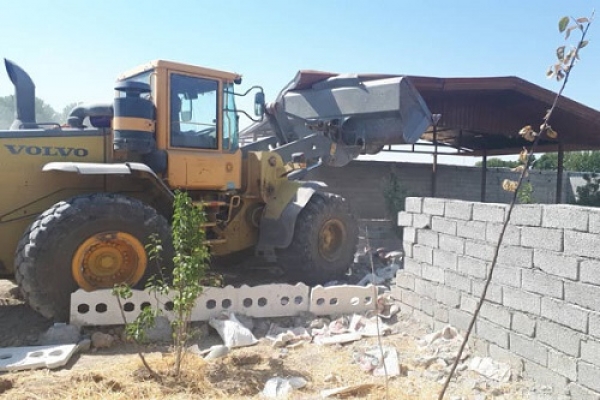 تخریب ساخت و ساز های غیرمجاز در کازرون